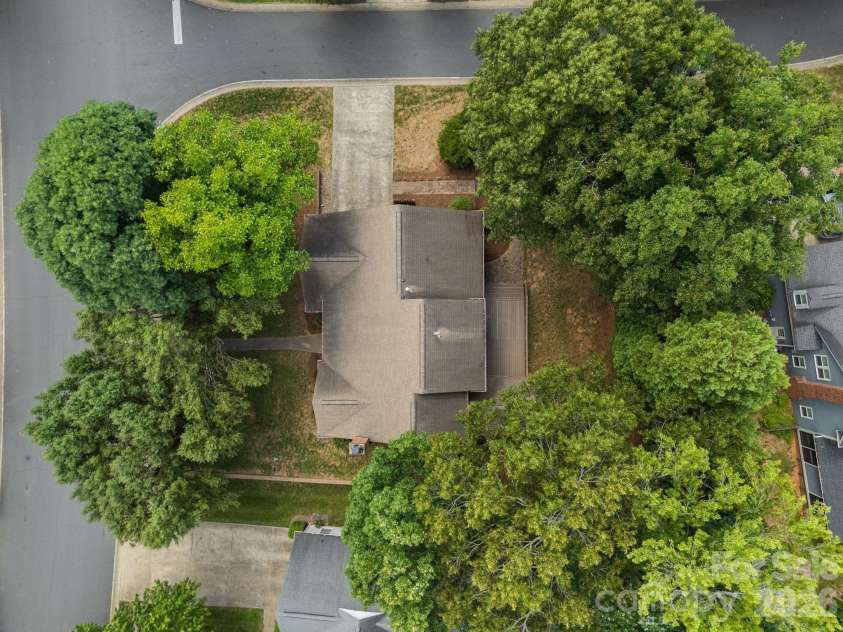 6632 Elmstone Drive, Charlotte, NC 28277.  MLS# CAR4397020, YatesRealty ID 33642. 