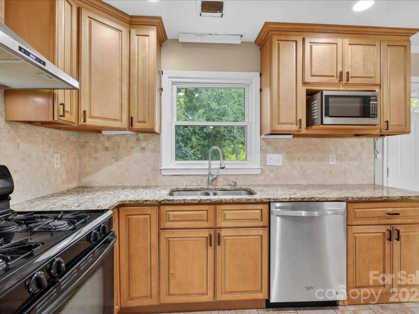 2221 Ludlow Drive, Charlotte, NC 28216.  MLS# CAR4292812, YatesRealty ID 33644. 