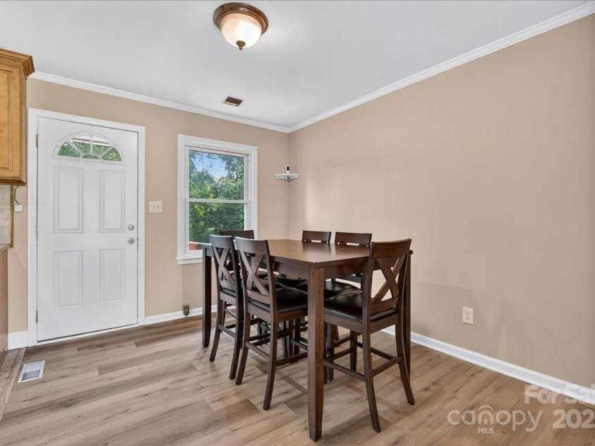 2221 Ludlow Drive, Charlotte, NC 28216.  MLS# CAR4292812, YatesRealty ID 33644. 