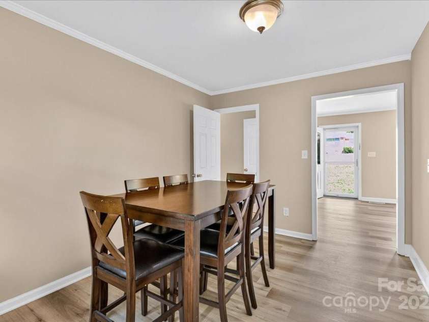 2221 Ludlow Drive, Charlotte, NC 28216.  MLS# CAR4292812, YatesRealty ID 33644. 