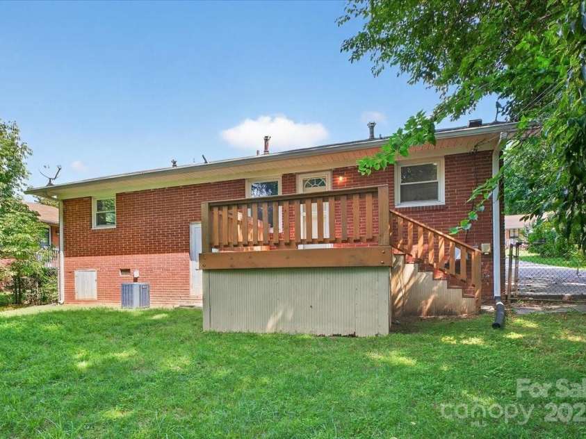 2221 Ludlow Drive, Charlotte, NC 28216.  MLS# CAR4292812, YatesRealty ID 33644. Alt view of the backyard