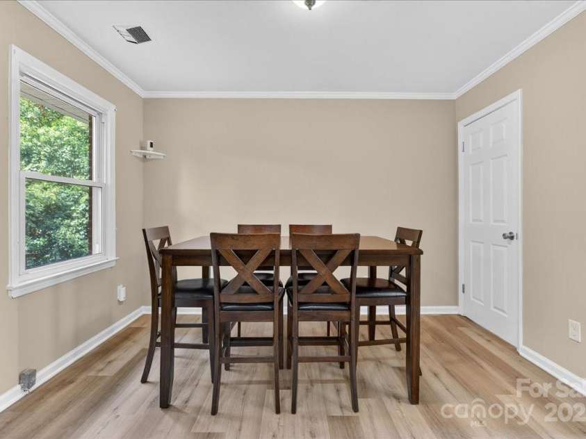 2221 Ludlow Drive, Charlotte, NC 28216.  MLS# CAR4292812, YatesRealty ID 33644. Dining Room