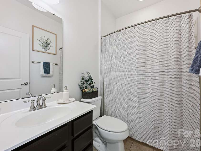 1353 Jacemans Way, Cornelius, NC 28031.  MLS# CAR4382389, YatesRealty ID 33645. Hall Bath