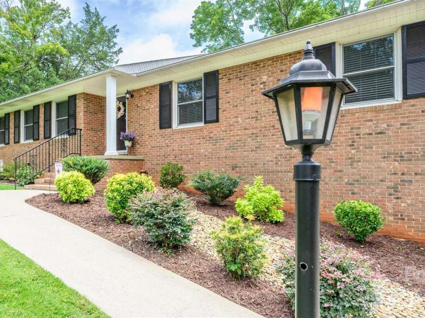 651 Heatherly Road, Mooresville, NC 28115.  MLS# CAR4289024, YatesRealty ID 33645. 