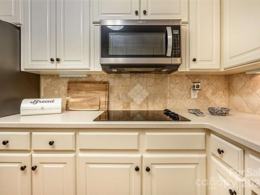 651 Heatherly Road, Mooresville, NC 28115.  MLS# CAR4289024, YatesRealty ID 33645. 