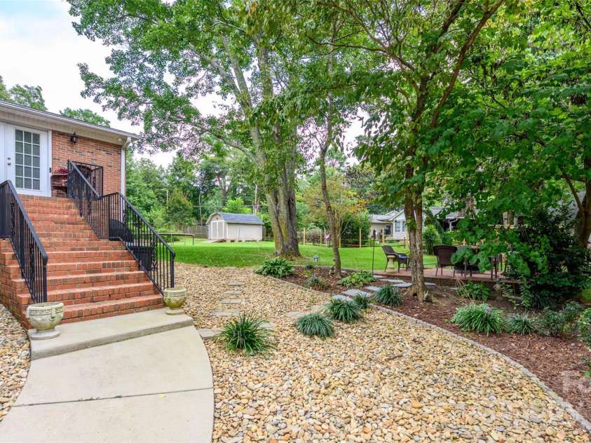 651 Heatherly Road, Mooresville, NC 28115.  MLS# CAR4289024, YatesRealty ID 33645. 