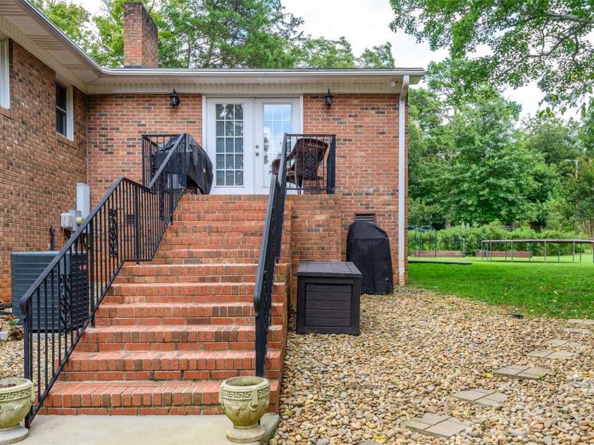 651 Heatherly Road, Mooresville, NC 28115.  MLS# CAR4289024, YatesRealty ID 33645. 