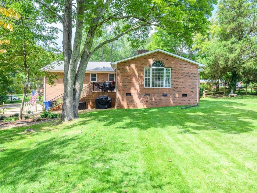 651 Heatherly Road, Mooresville, NC 28115.  MLS# CAR4289024, YatesRealty ID 33645. 