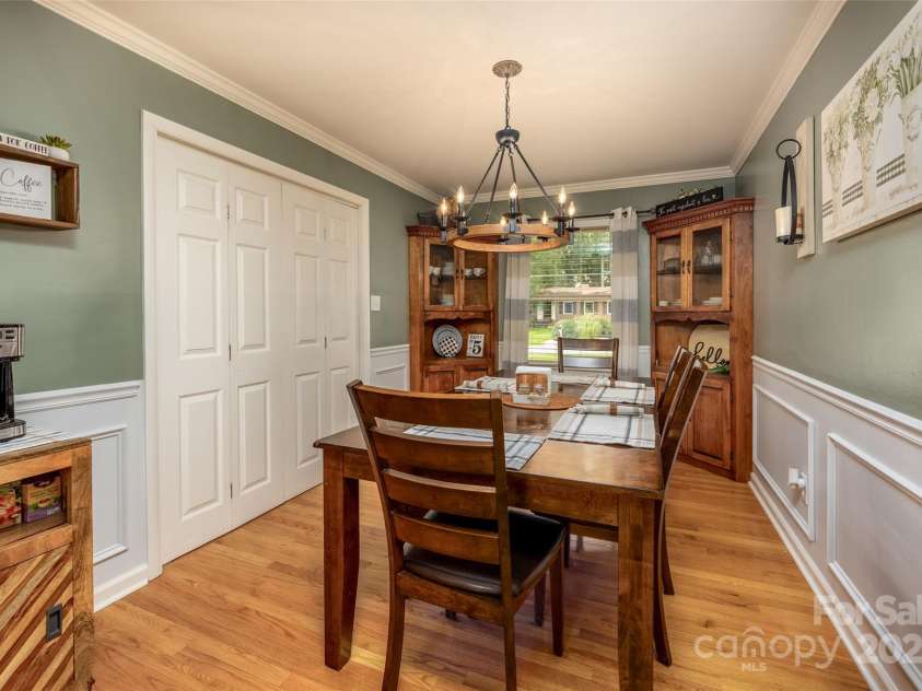 651 Heatherly Road, Mooresville, NC 28115.  MLS# CAR4289024, YatesRealty ID 33645. More built ins!