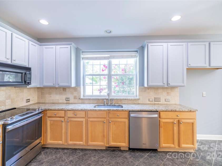 15712 Trenton Place Road, Huntersville, NC 28078.  MLS# CAR4292815, YatesRealty ID 33646. 