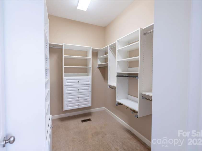 15712 Trenton Place Road, Huntersville, NC 28078.  MLS# CAR4292815, YatesRealty ID 33646. 