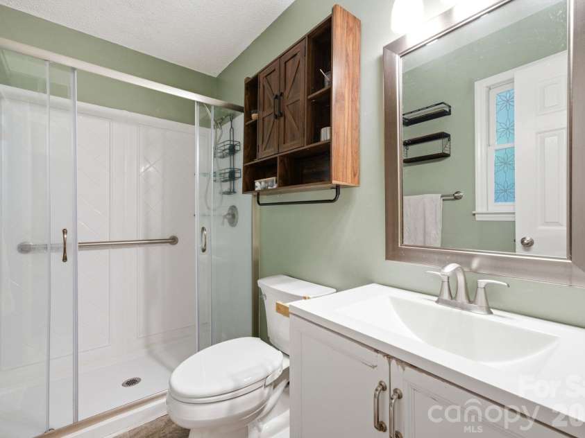 1949 Ridge Road, Clover, SC 29710.  MLS# CAR4396969, YatesRealty ID 33646. Primary bath