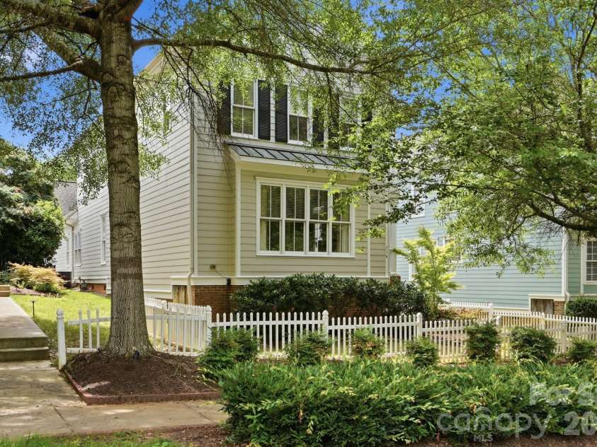 716 Shady Grove Crossing, Fort Mill, SC 29708.  MLS# CAR4395468, YatesRealty ID 33647. 
