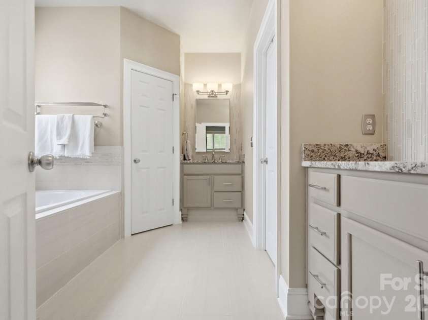 716 Shady Grove Crossing, Fort Mill, SC 29708.  MLS# CAR4395468, YatesRealty ID 33647. 