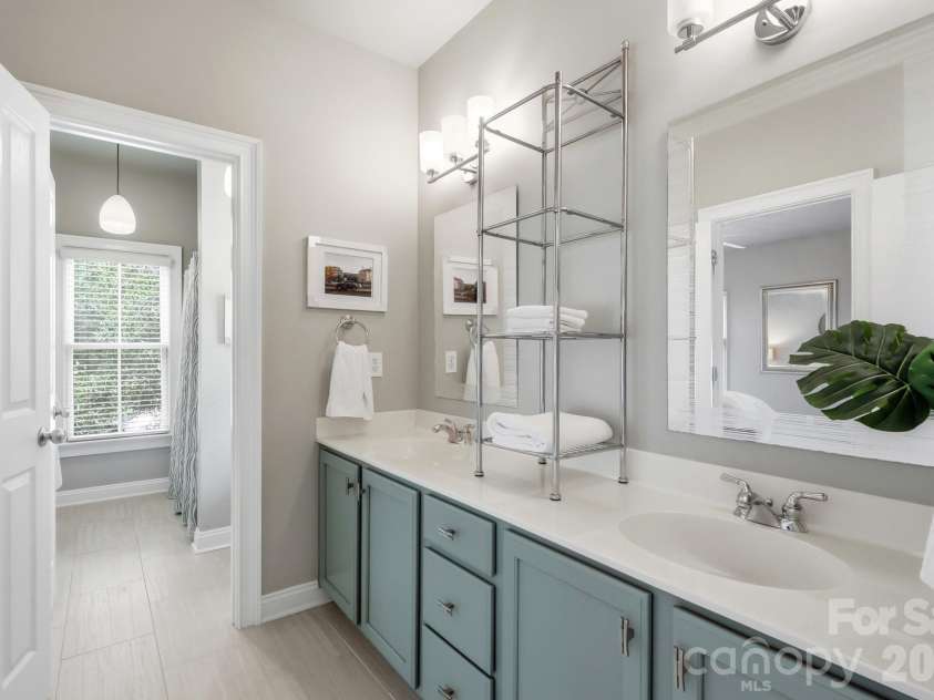 716 Shady Grove Crossing, Fort Mill, SC 29708.  MLS# CAR4395468, YatesRealty ID 33647. 