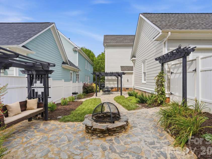 716 Shady Grove Crossing, Fort Mill, SC 29708.  MLS# CAR4395468, YatesRealty ID 33647. 