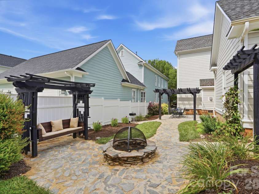 716 Shady Grove Crossing, Fort Mill, SC 29708.  MLS# CAR4395468, YatesRealty ID 33647. 