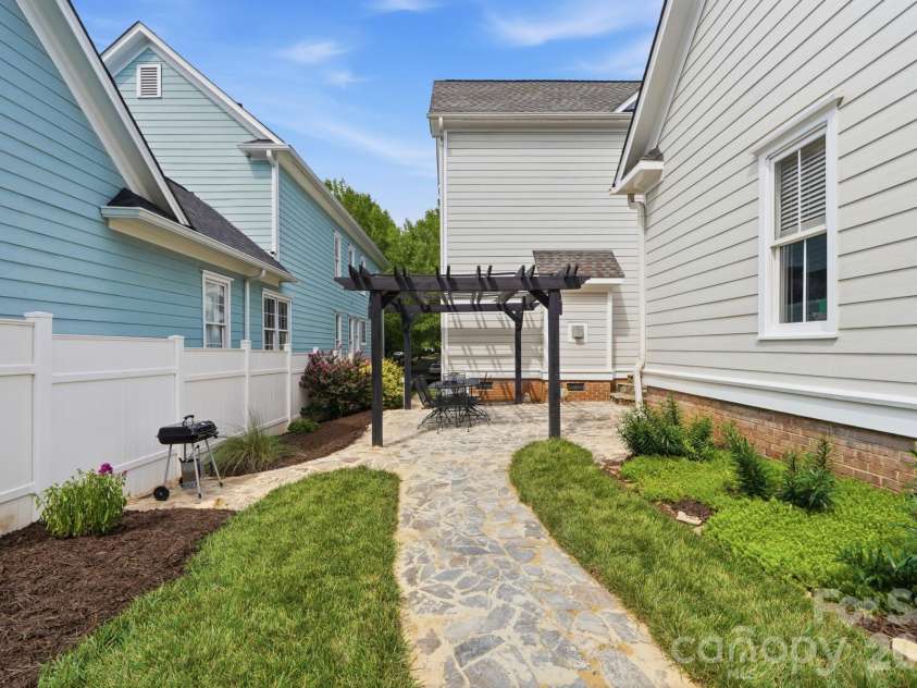 716 Shady Grove Crossing, Fort Mill, SC 29708.  MLS# CAR4395468, YatesRealty ID 33647. 