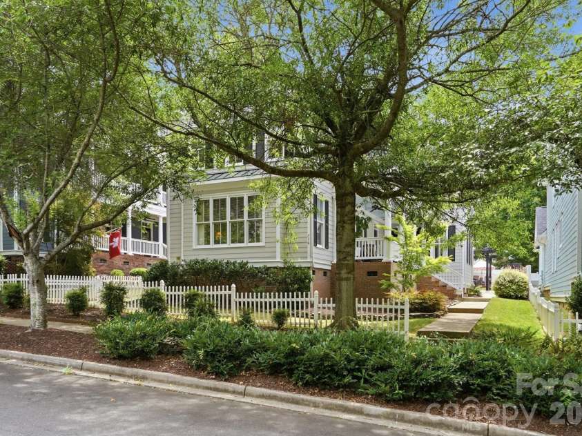 716 Shady Grove Crossing, Fort Mill, SC 29708.  MLS# CAR4395468, YatesRealty ID 33647. 
