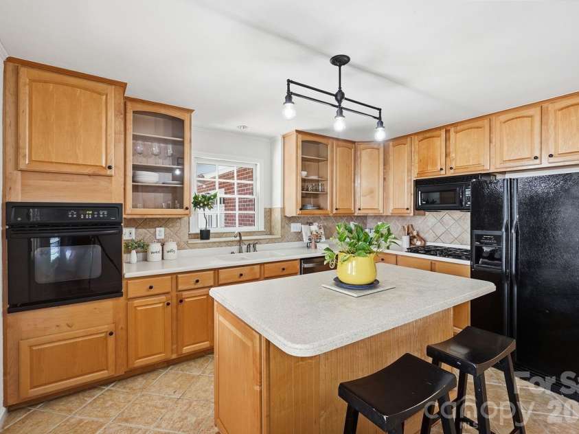 3635 Severn Avenue, Charlotte, NC 28210.  MLS# CAR4394133, YatesRealty ID 33648. 
