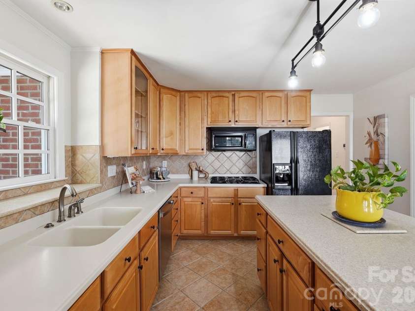 3635 Severn Avenue, Charlotte, NC 28210.  MLS# CAR4394133, YatesRealty ID 33648. 