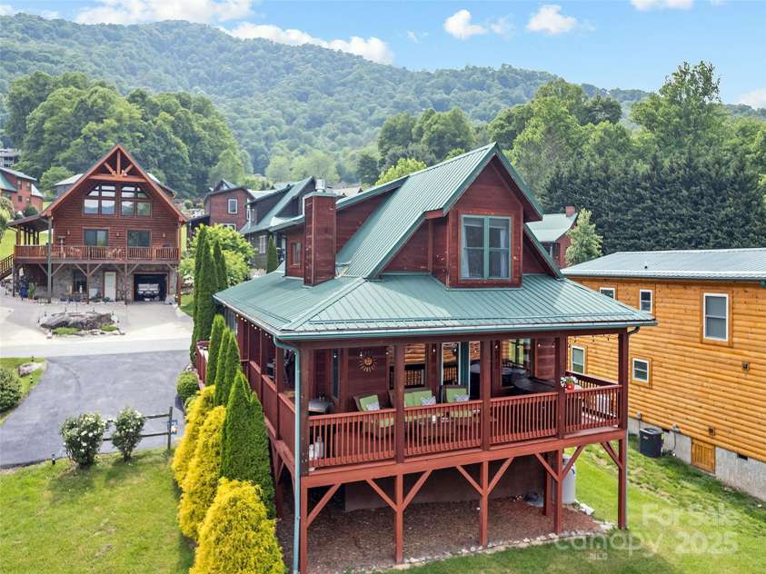 42 Bonus Court, Maggie Valley, NC 28751.  MLS# CAR4290265, YatesRealty ID 33648. 