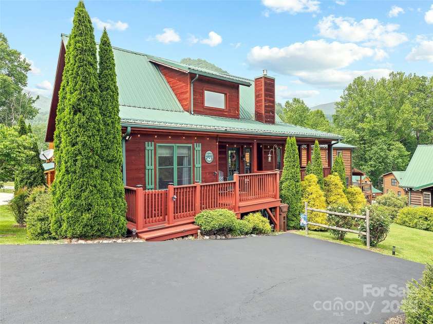 42 Bonus Court, Maggie Valley, NC 28751.  MLS# CAR4290265, YatesRealty ID 33648. 