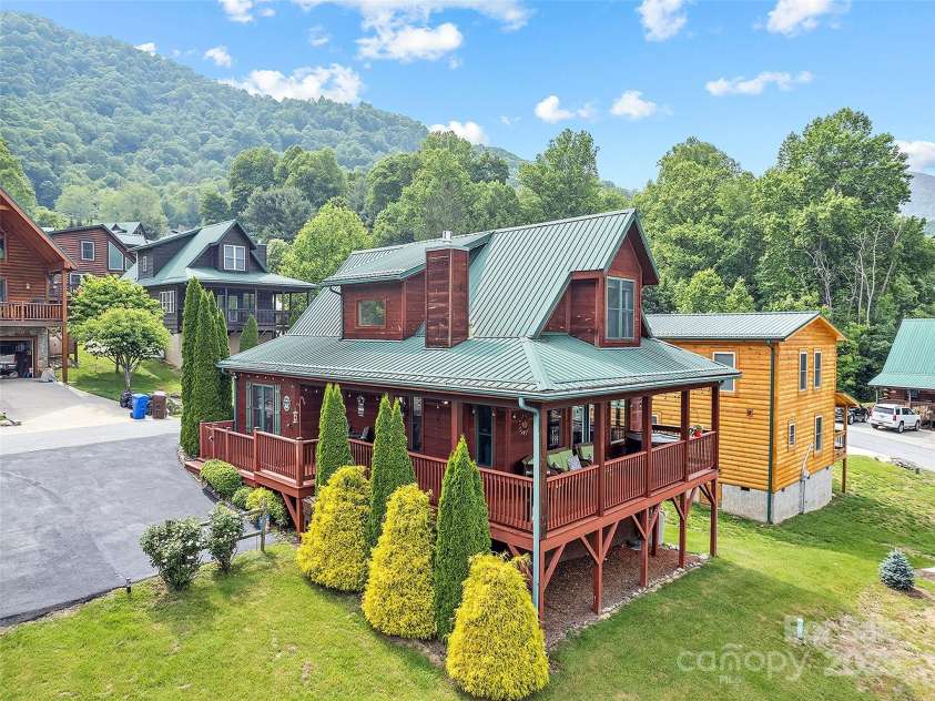 42 Bonus Court, Maggie Valley, NC 28751.  MLS# CAR4290265, YatesRealty ID 33648. 
