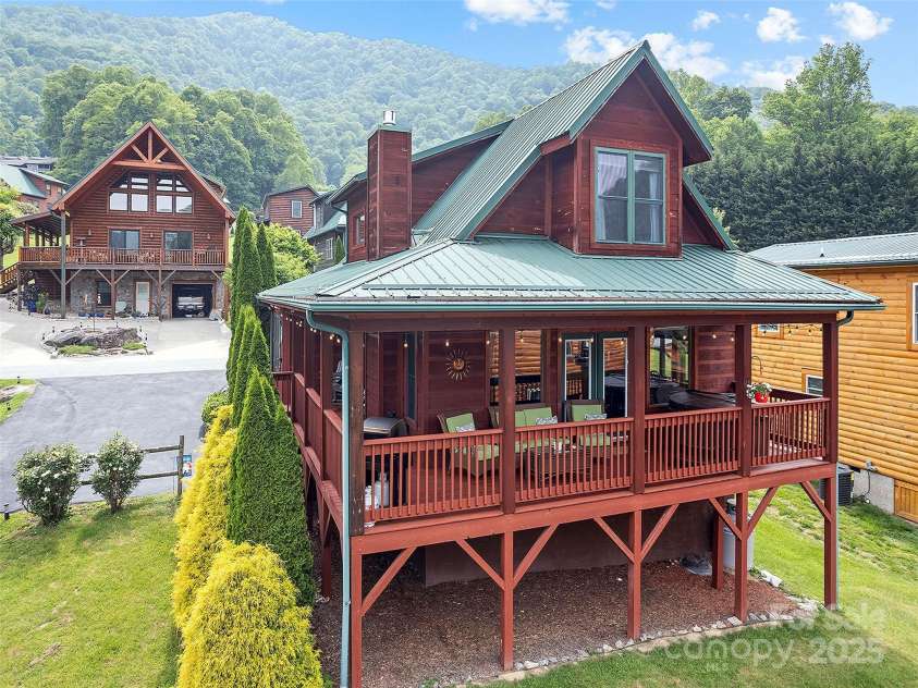 42 Bonus Court, Maggie Valley, NC 28751.  MLS# CAR4290265, YatesRealty ID 33648. 