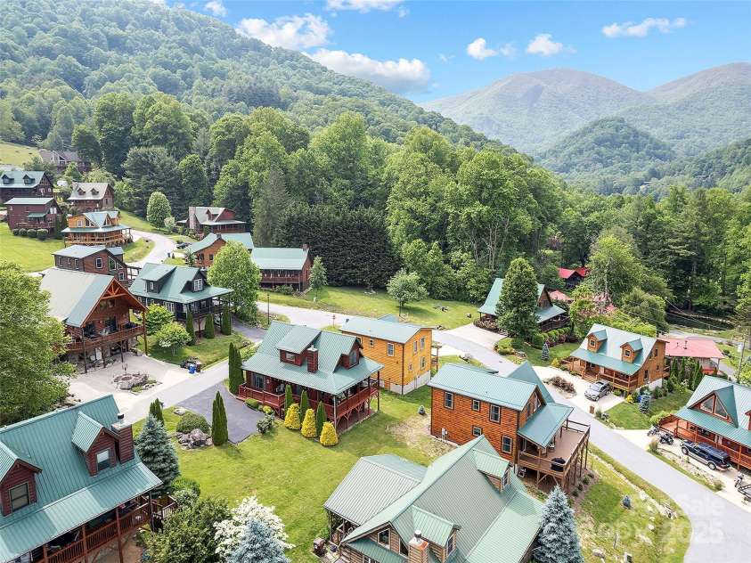 42 Bonus Court, Maggie Valley, NC 28751.  MLS# CAR4290265, YatesRealty ID 33648. 