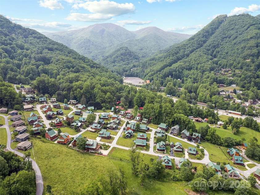 42 Bonus Court, Maggie Valley, NC 28751.  MLS# CAR4290265, YatesRealty ID 33648. 