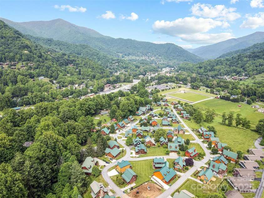 42 Bonus Court, Maggie Valley, NC 28751.  MLS# CAR4290265, YatesRealty ID 33648. 