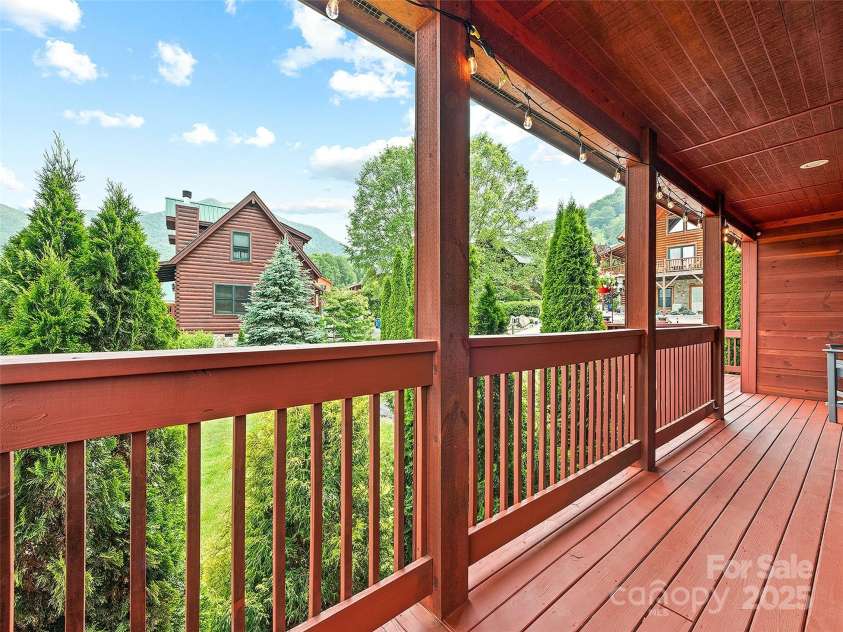 42 Bonus Court, Maggie Valley, NC 28751.  MLS# CAR4290265, YatesRealty ID 33648. 