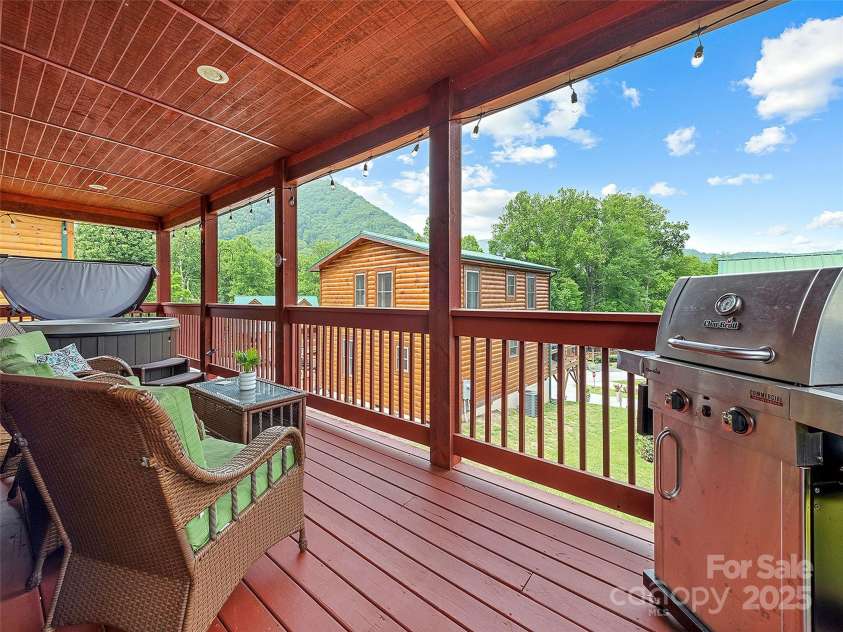 42 Bonus Court, Maggie Valley, NC 28751.  MLS# CAR4290265, YatesRealty ID 33648. 