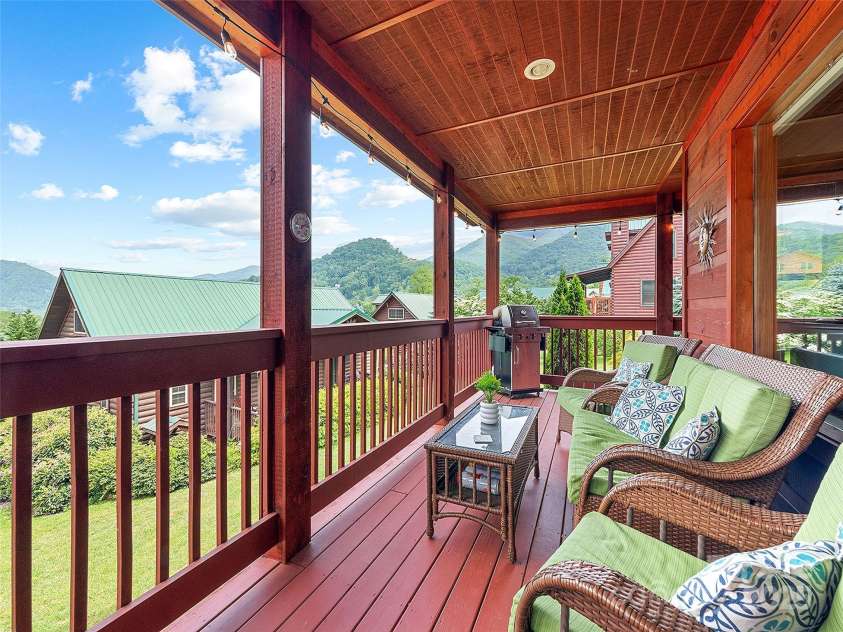 42 Bonus Court, Maggie Valley, NC 28751.  MLS# CAR4290265, YatesRealty ID 33648. 