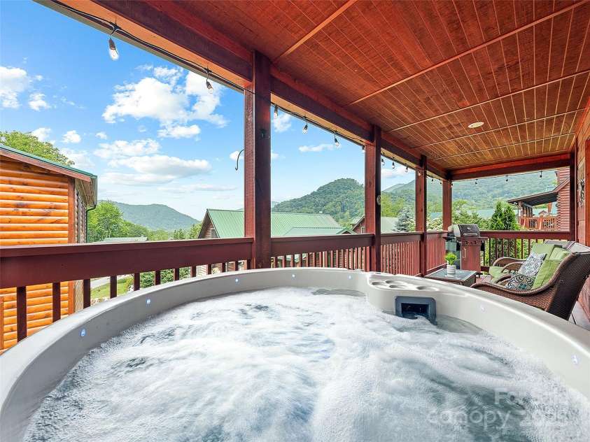42 Bonus Court, Maggie Valley, NC 28751.  MLS# CAR4290265, YatesRealty ID 33648. 