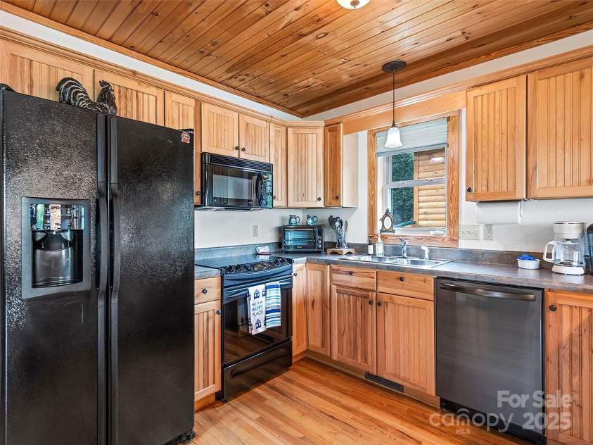 42 Bonus Court, Maggie Valley, NC 28751.  MLS# CAR4290265, YatesRealty ID 33648. 
