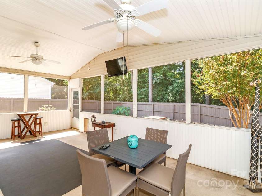 1814 Wilburn Park Lane, Charlotte, NC 28269.  MLS# CAR4291427, YatesRealty ID 33649. 