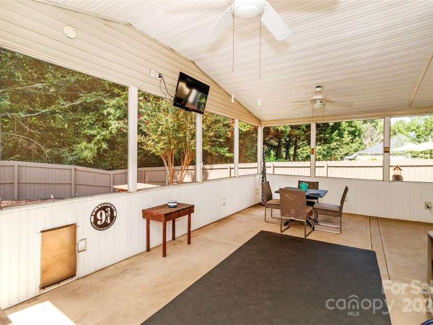 1814 Wilburn Park Lane, Charlotte, NC 28269.  MLS# CAR4291427, YatesRealty ID 33649. 