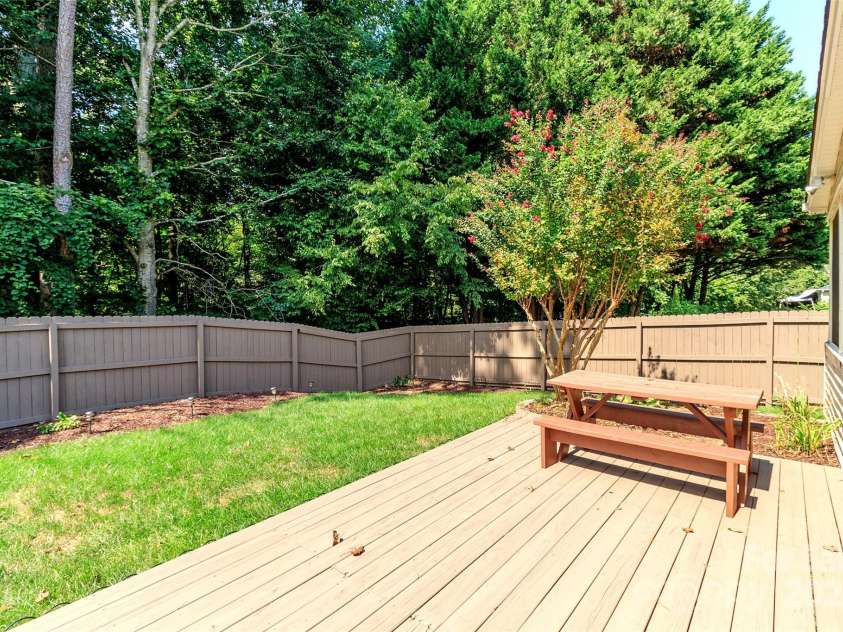 1814 Wilburn Park Lane, Charlotte, NC 28269.  MLS# CAR4291427, YatesRealty ID 33649. 