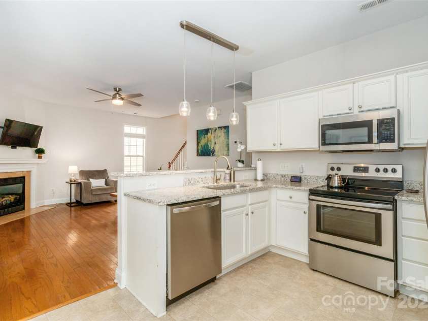 1814 Wilburn Park Lane, Charlotte, NC 28269.  MLS# CAR4291427, YatesRealty ID 33649. 