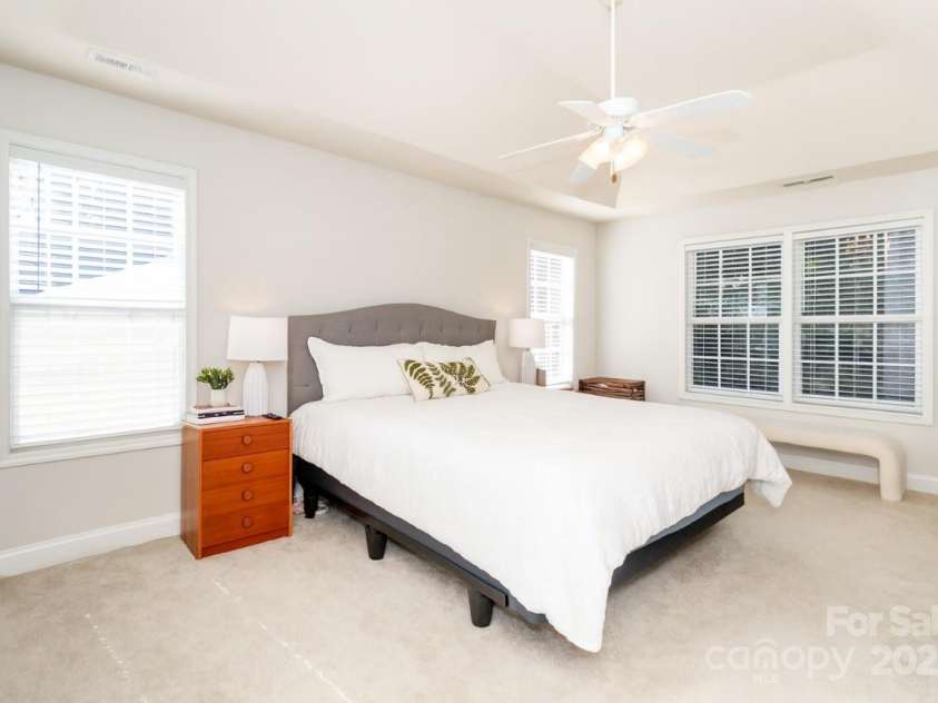 1814 Wilburn Park Lane, Charlotte, NC 28269.  MLS# CAR4291427, YatesRealty ID 33649. 
