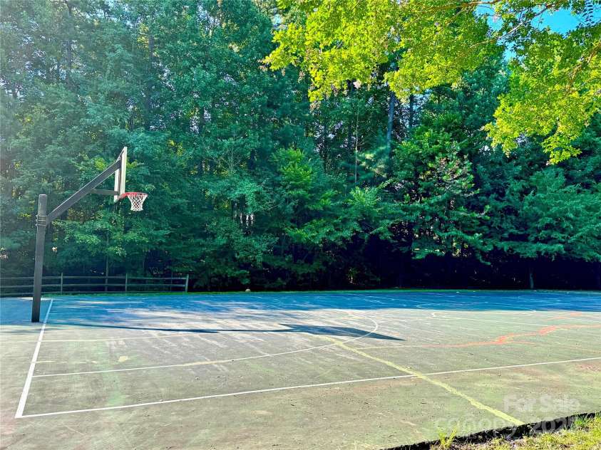 1814 Wilburn Park Lane, Charlotte, NC 28269.  MLS# CAR4291427, YatesRealty ID 33649. Basketball