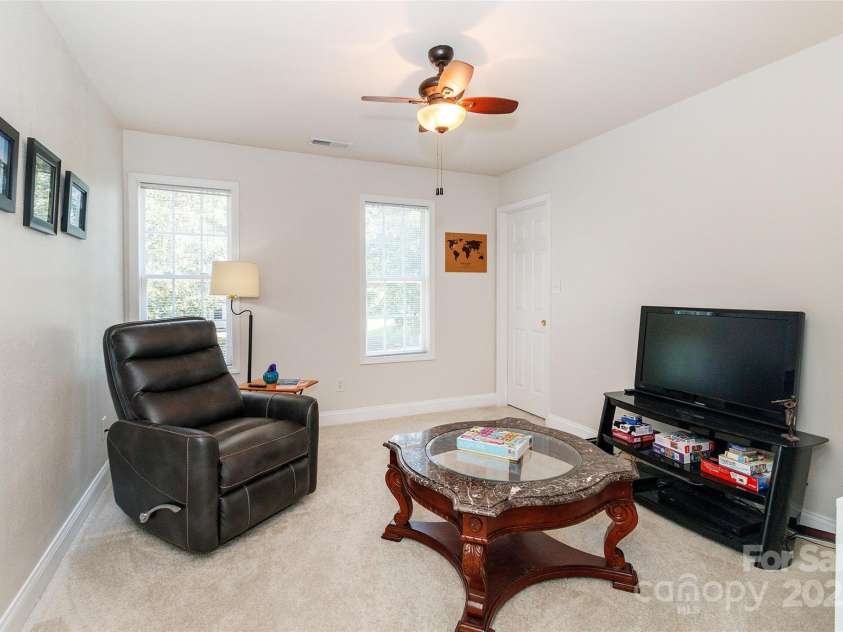 1814 Wilburn Park Lane, Charlotte, NC 28269.  MLS# CAR4291427, YatesRealty ID 33649. Bedroom 2 with oversized closet