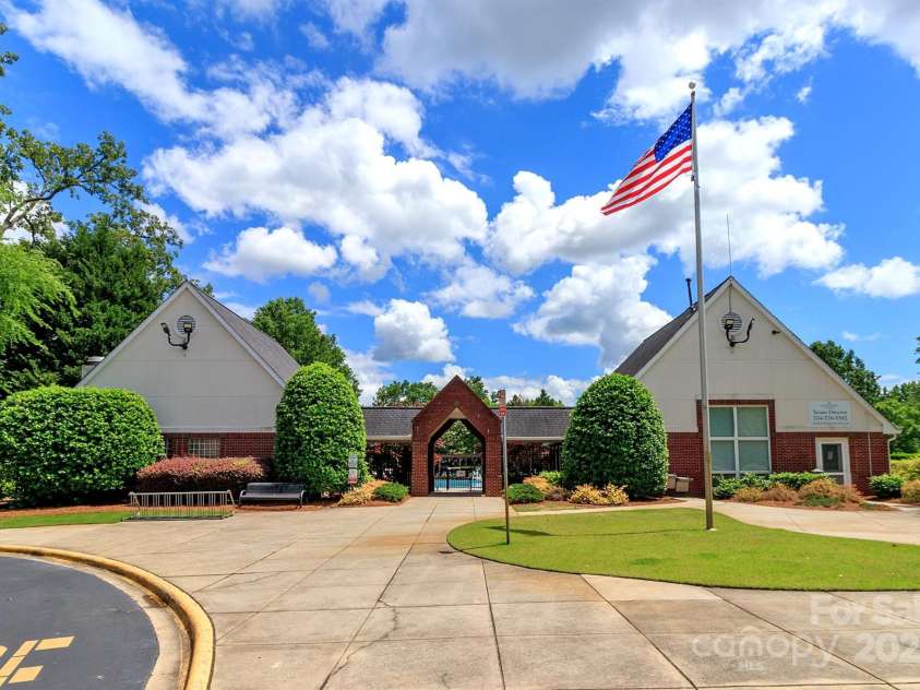 1814 Wilburn Park Lane, Charlotte, NC 28269.  MLS# CAR4291427, YatesRealty ID 33649. Clubhouse/Fitness Center