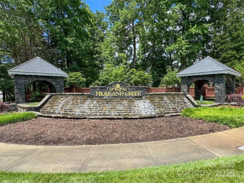 1814 Wilburn Park Lane, Charlotte, NC 28269.  MLS# CAR4291427, YatesRealty ID 33649. Highland Creek Amenities