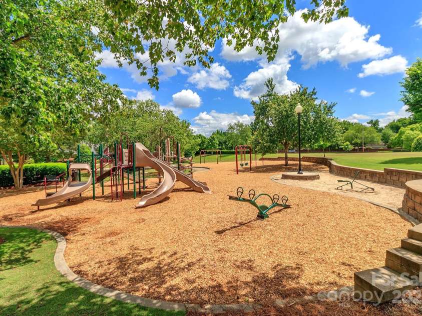 1814 Wilburn Park Lane, Charlotte, NC 28269.  MLS# CAR4291427, YatesRealty ID 33649. Playground