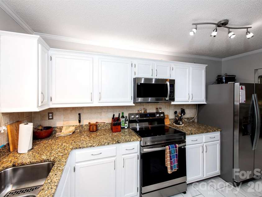 4136 Charlotte Highway, Lake Wylie, SC 29710.  MLS# CAR4397463, YatesRealty ID 33649. 