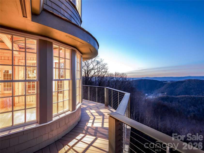35 Peach Knob Drive, Asheville, NC 28804.  MLS# CAR4331127, YatesRealty ID 3365. 