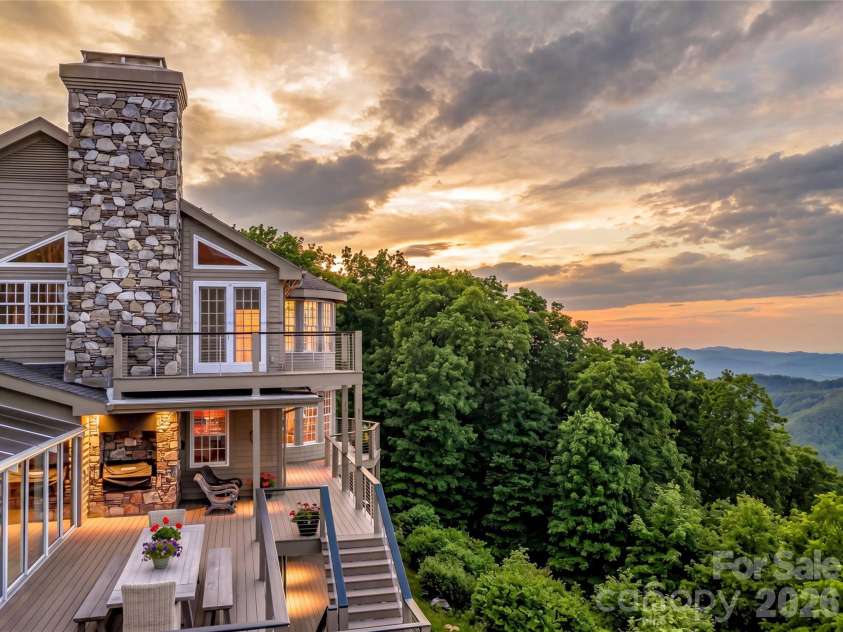 35 Peach Knob Drive, Asheville, NC 28804.  MLS# CAR4331127, YatesRealty ID 3365. 